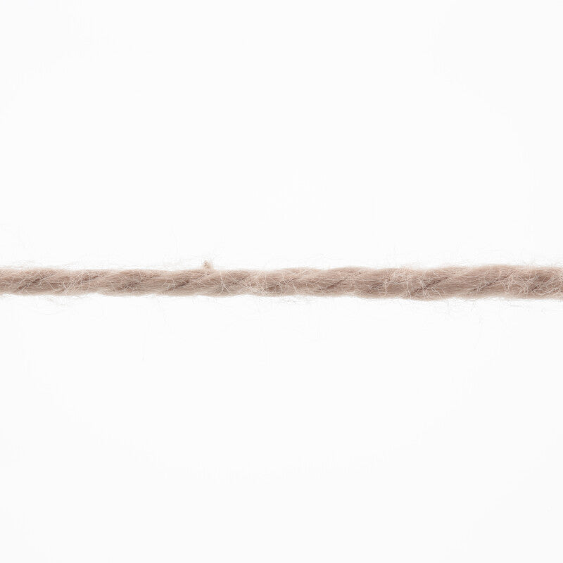 Lang Yarns Tissa – 50g / 80m – Sand (0022) – yarn texture