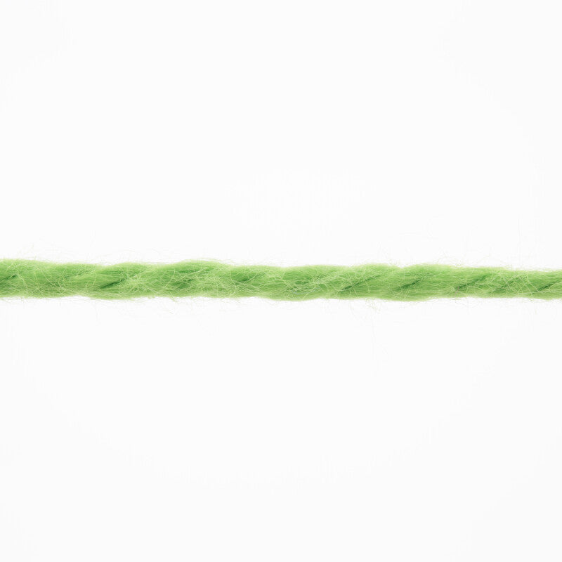 Lang Yarns Tissa – 50g / 80m – Grassgreen (0092) – yarn texture