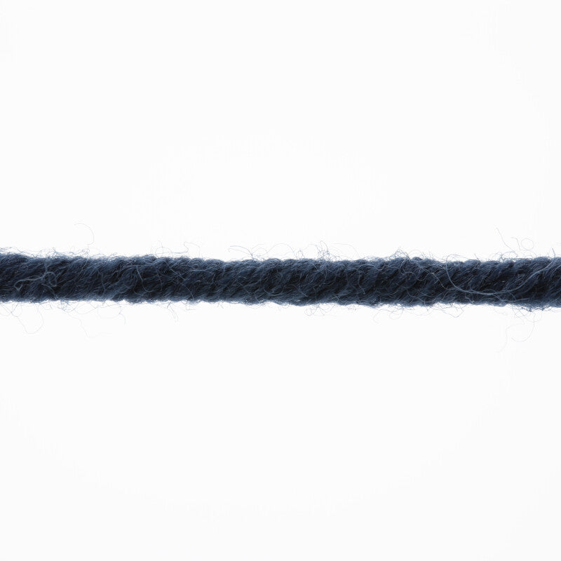 Lang Yarns Merino 70 – 50g / 70m – Navy (0025) – yarn texture