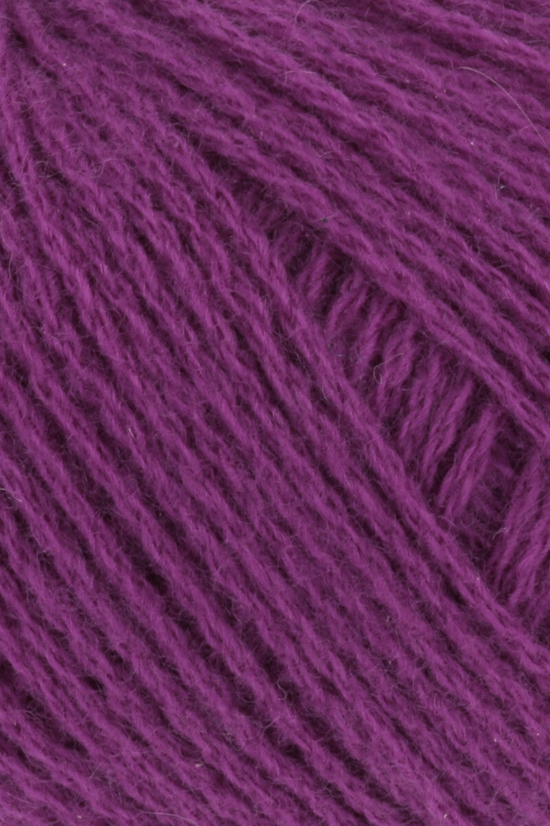 Lang Yarns Cashmere Premium Yarn, 115m / 25g – Clove (0065), yarn texture