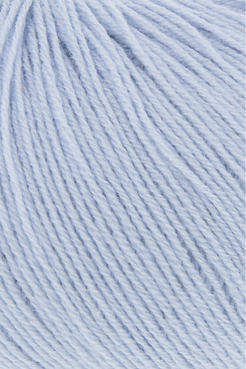 Lang Yarns Merino 400 Lace – 25g / 200m – Babyblue (0020) – detail