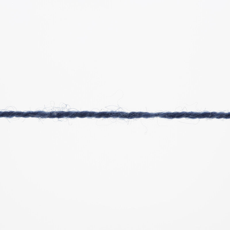 Lang Yarns Merino 400 Lace – 25g / 200m – Blue Marine (0035) – yarn texture