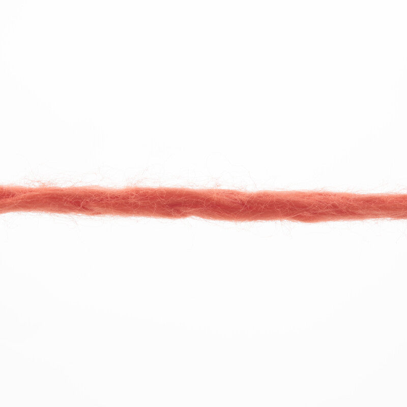 Lang Yarns Amira – 50g / 100m – Tomato (0061) – yarn texture