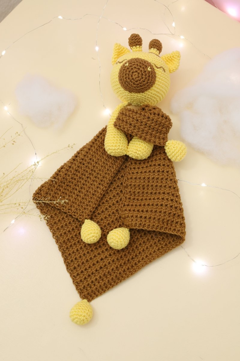 Circulo Amigurumi Crochet Kit - Lovey Blanket - All Included, Easy Instructions - Crochet Set for Intermediate - Animal Crochet Kit, Premium Amigurumi Yarn for Crocheting - Giraffe - Leo Hobby