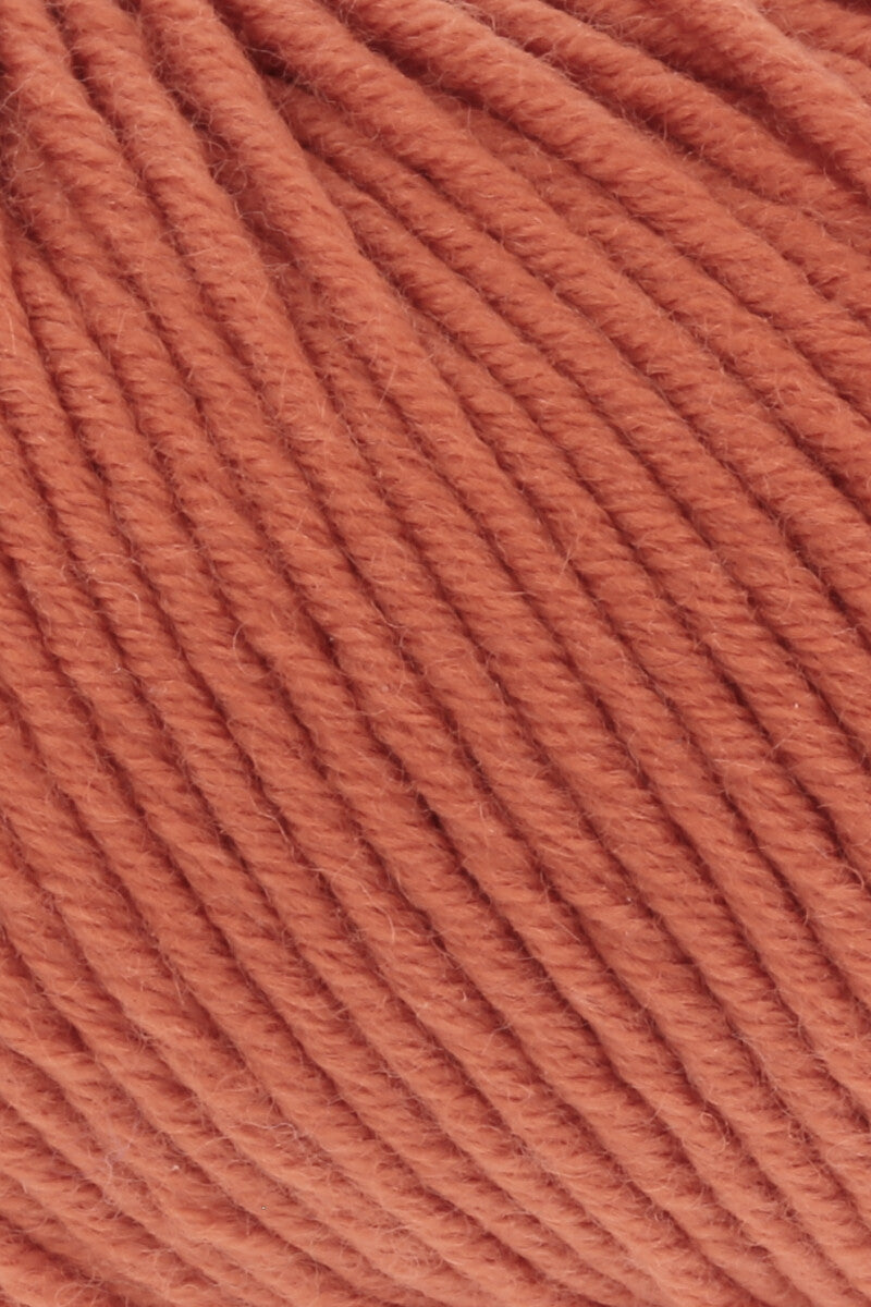 Lang Yarns Merino+ – 50g / 90m – Tangarine (0259) – detail