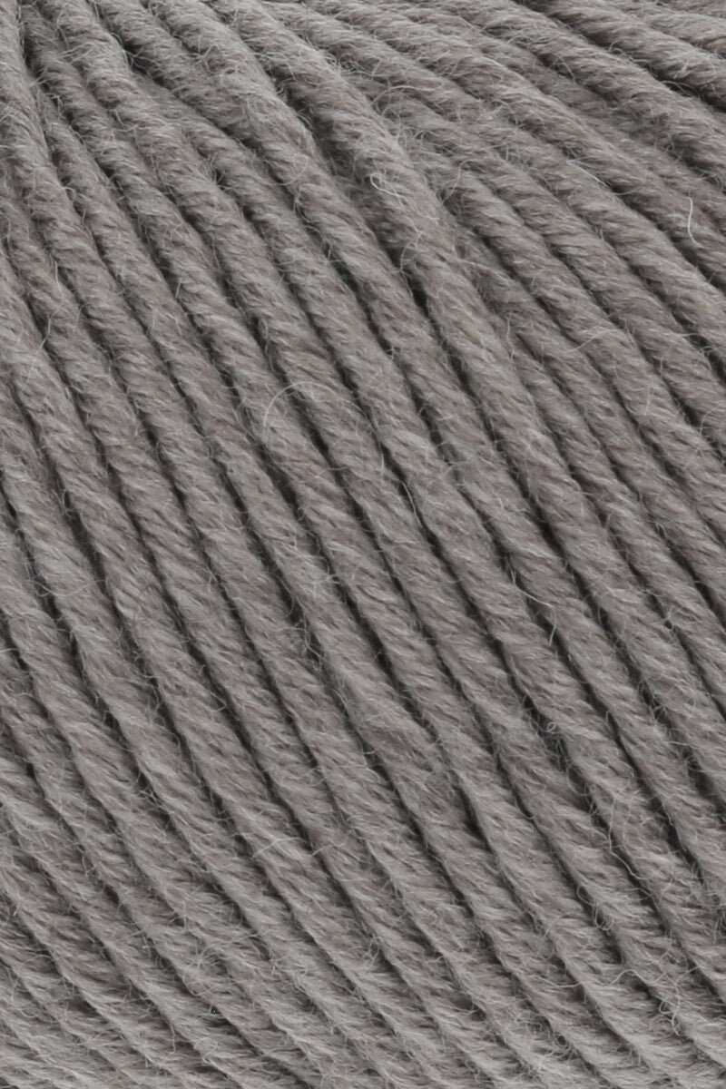 Lang Yarns Merino+ – 50g / 90m – Dark Beige Mélange (0296) – detail