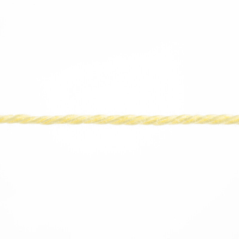 Lang Yarns Quattro – 50g / 120m – Yellow (0013) – yarn texture