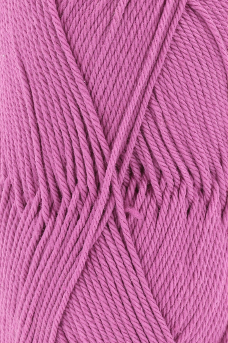 Lang Yarns Quattro – 50g / 120m – Cyclamen (0085) – detail