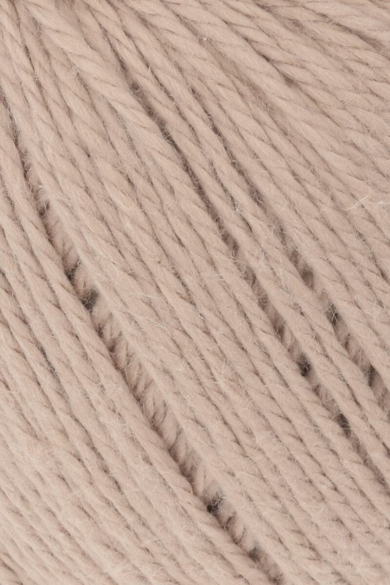 Lang Yarns Tissa – 50g / 80m – Sand (0022) – detail