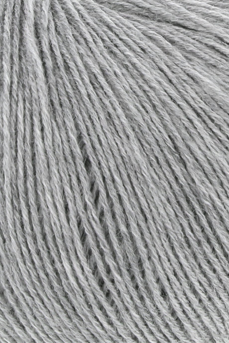 Lang Yarns Merino 400 Lace – 25g / 200m – Light Grey Mélange (0003) – detail