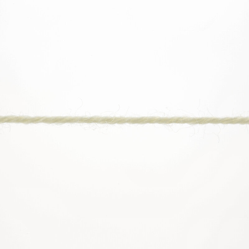 Lang Yarns Merino 400 Lace – 25g / 200m – Babyyellow (0012) – yarn texture