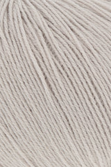 Lang Yarns Merino 400 Lace – 25g / 200m – Sand (0096) – detail