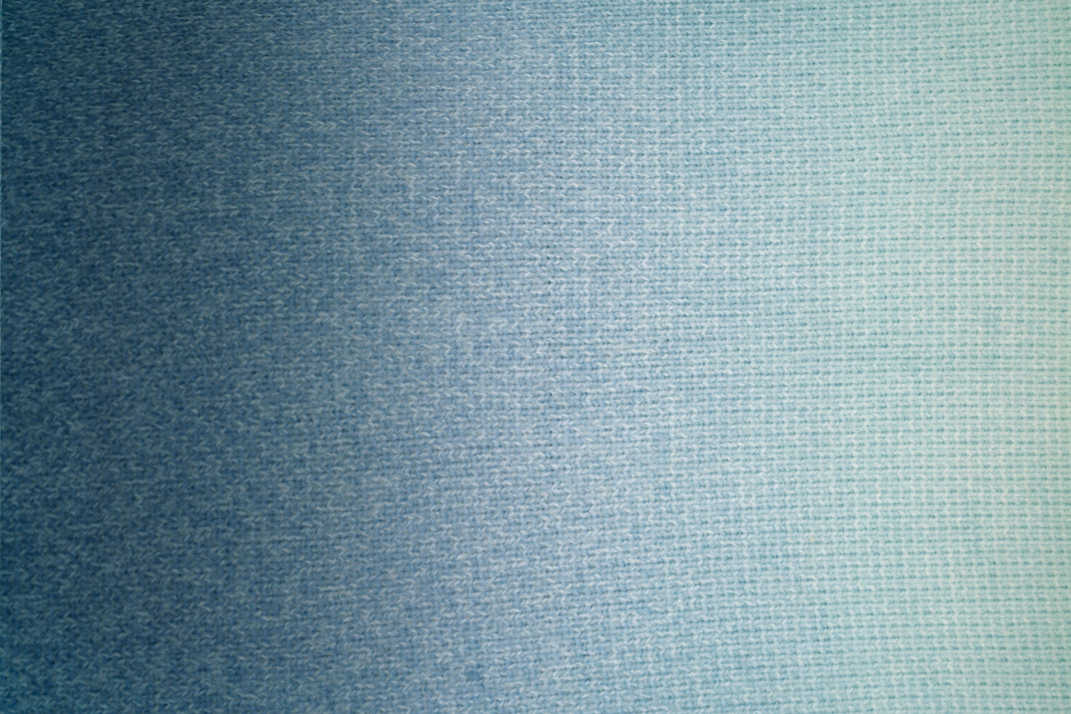 Círculo Marfim – Hilo Degradado Suave con Tacto Cachemir (200g)