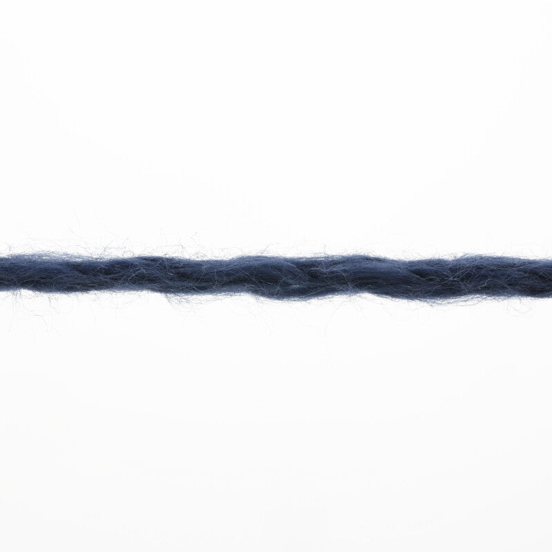 Lang Yarns Amira – 50g / 100m – Navy (0025) – yarn texture