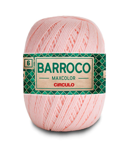 Hand holding Circulo Barroco Maxcolor Cotton Yarn skein.